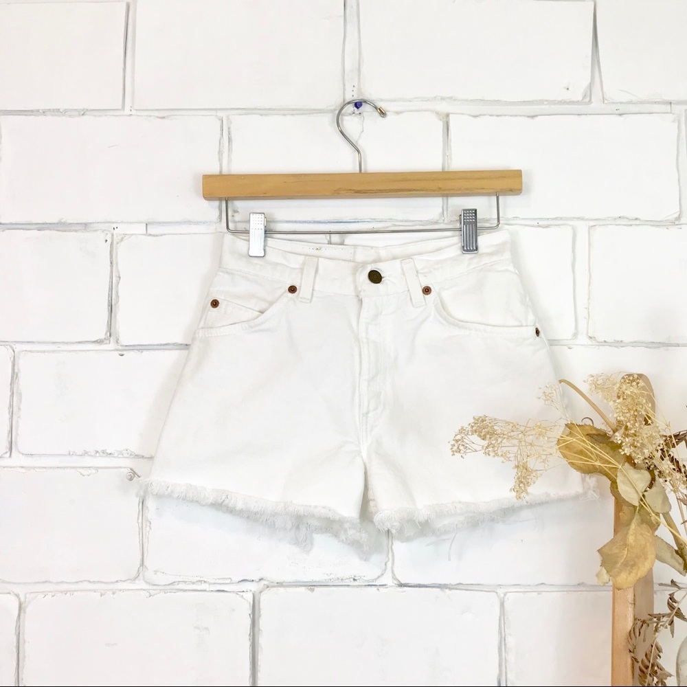 Levi’s vintage 950 white high waist shorts